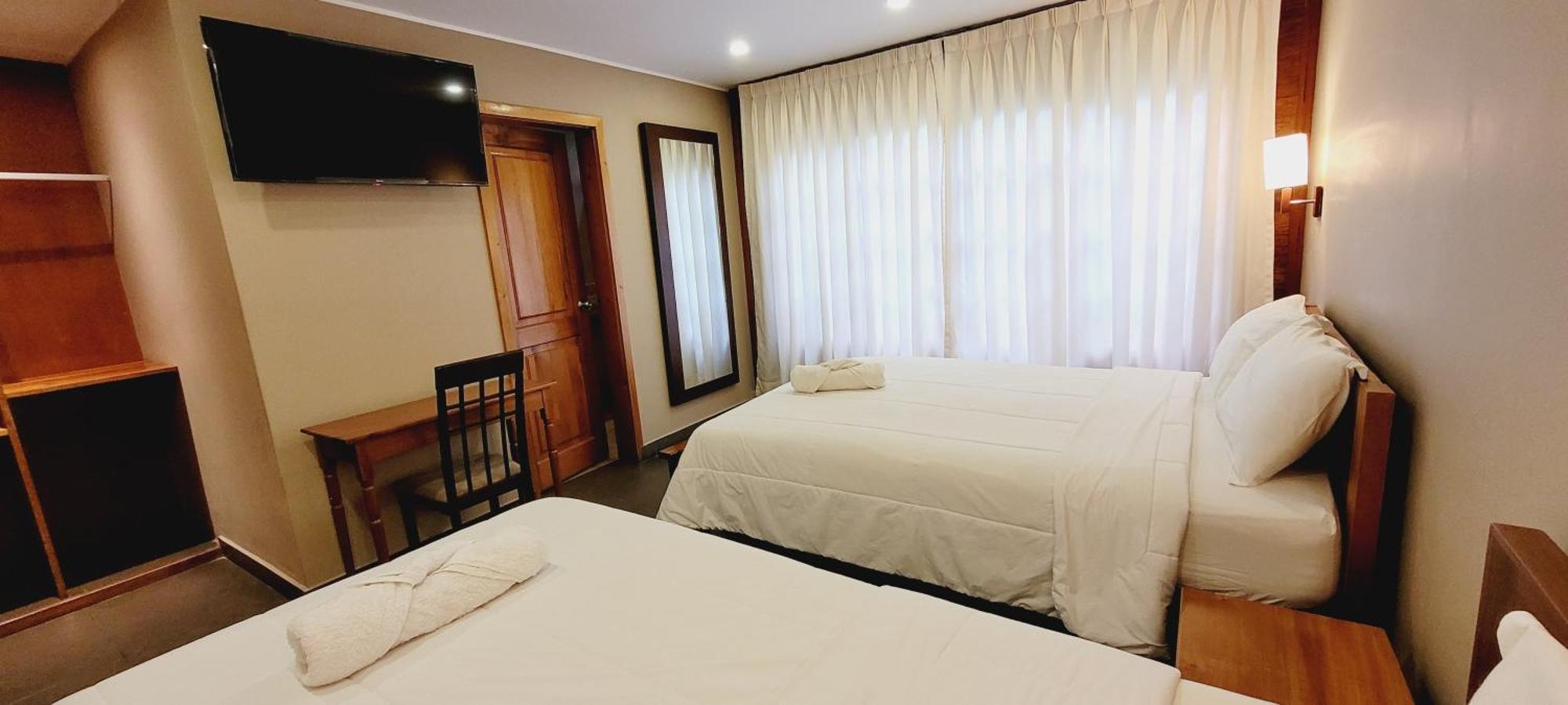 Hotel Heidinger Оксапампа Экстерьер фото